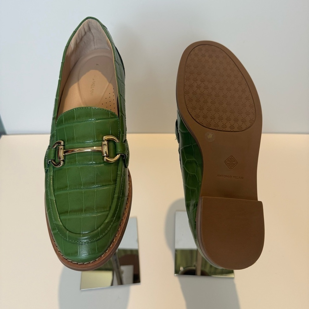 NWOT Antonio Melani Raegan Ornament Loafers in Green - embossed croc print - Picture 3 of 3
